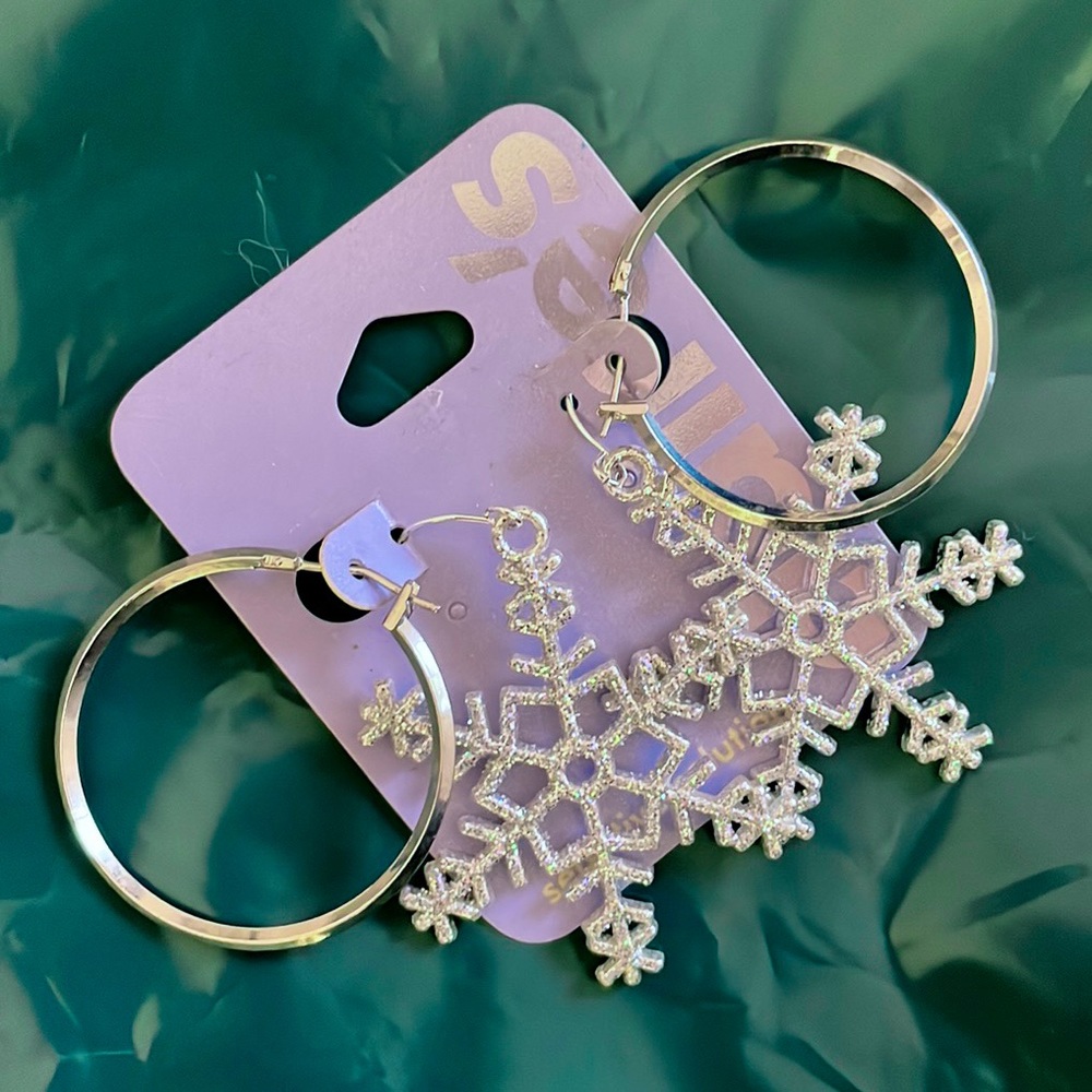 🛍3 for 10 Bundle Deal! Set of two sparkly silver holiday earrings
